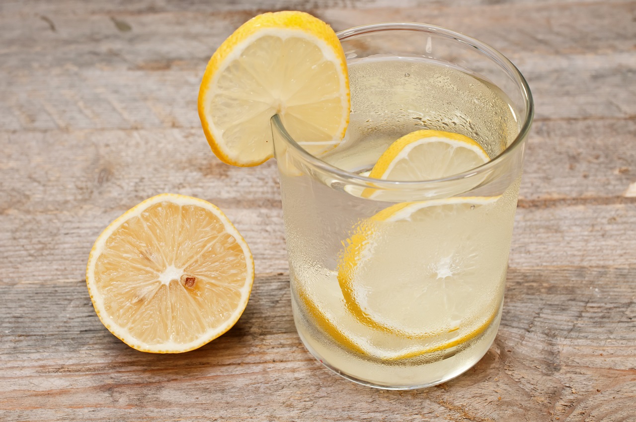 Причины пить воду с лимоном - GrowFood
